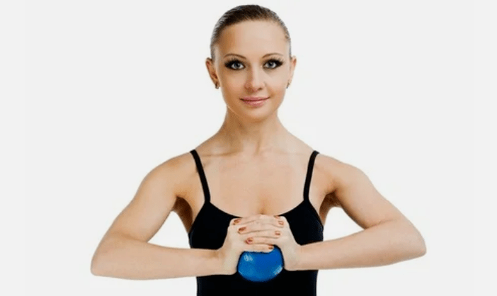 Exercices pour le sein et les mains